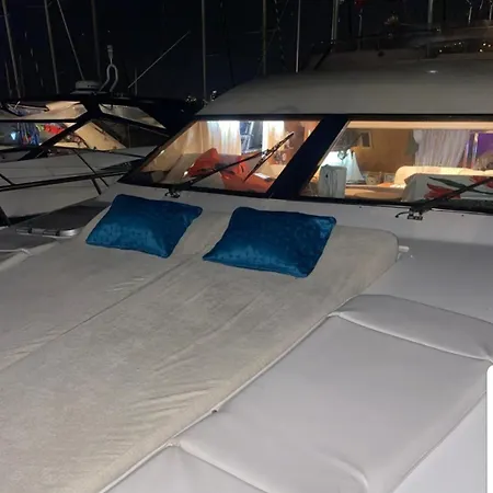 Golfe-juan Yacht 보트호텔 *